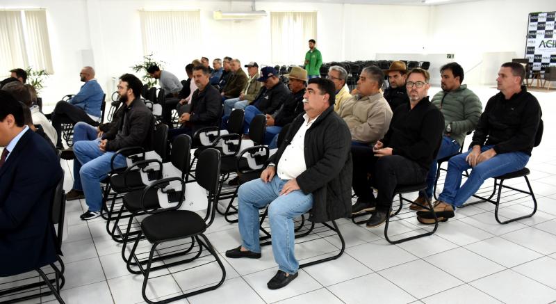 Vereadores participam de Audiência Pública sobre o Projeto de Suinocultura Municipal